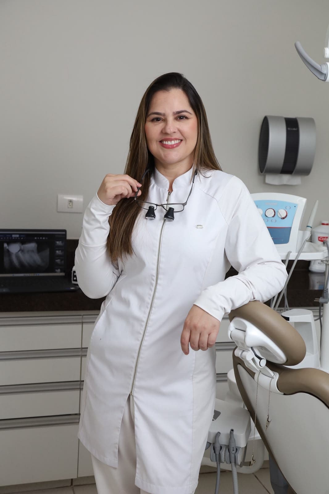 Dra. Pâmela Gonçalves Leles — Cirurgiã-Dentista Endodontista